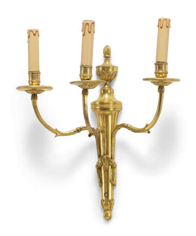 A PAIR OF ORMOLU THREE-BRANCH WALL-LIGHTS AND A SET OF FOUR TWIN-BRANCH WALL-LIGHTS - photo 6