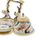 A LOUIS XV SILVER-MOUNTED JAPANESE IMARI BOWL AND A SILVER-GILT MOUNTED INKSTAND - фото 2