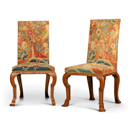 A PAIR OF QUEEN ANNE WALNUT AND MARQUETRY SIDE CHAIRS - фото 1