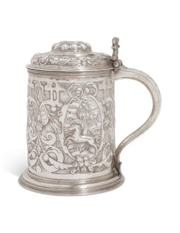 A CONTINENTAL SILVER TANKARD - photo 1