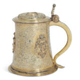 A GERMAN PARCEL-GILT SILVER TANKARD - Foto 1