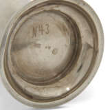 A LATVIAN PARCEL-GILT SILVER BEAKER AND COVER - Foto 3