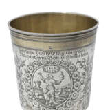 A GERMAN PARCEL-GILT SILVER BEAKER - Foto 3