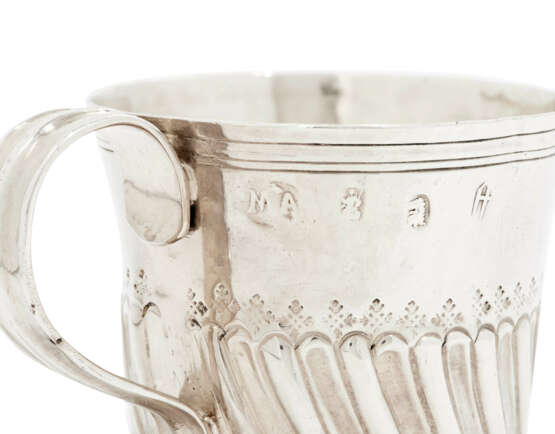 FOUR WILLIAM AND MARY AND WILLIAM III SILVER BEAKERS AND MUGS - photo 5