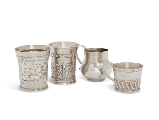 FOUR WILLIAM AND MARY AND WILLIAM III SILVER BEAKERS AND MUGS - фото 6