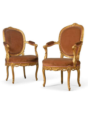 A PAIR OF ITALIAN GILTWOOD ARMCHAIRS - Foto 1