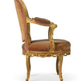 A PAIR OF ITALIAN GILTWOOD ARMCHAIRS - Foto 2