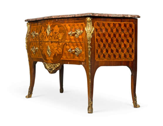A LOUIS XV ORMOLU-MOUNTED TULIPWOOD, AMARANTH AND FRUITWOOD MARQUETRY AND PARQUETRY COMMODE - фото 2