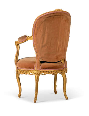 A PAIR OF ITALIAN GILTWOOD ARMCHAIRS - фото 3