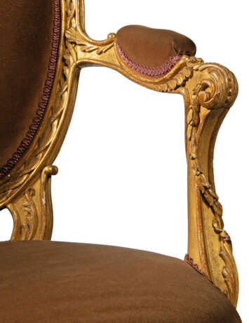 A PAIR OF ITALIAN GILTWOOD ARMCHAIRS - Foto 4