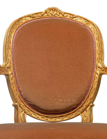 A PAIR OF ITALIAN GILTWOOD ARMCHAIRS - Foto 5