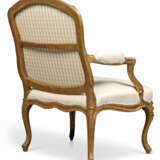 A PAIR OF LOUIS XV GILTWOOD FAUTEUILS - фото 3