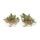 A PAIR OF LOUIS XV ORMOLU-MOUNTED TOLE AND FRENCH AND CHINESE PORCELAIN CANDLESTICKS - photo 4