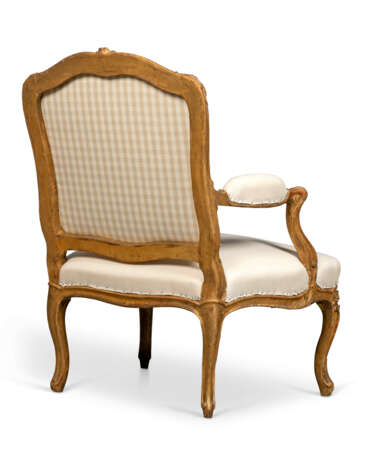 A PAIR OF LOUIS XV GILTWOOD FAUTEUILS A LA REINE - photo 5