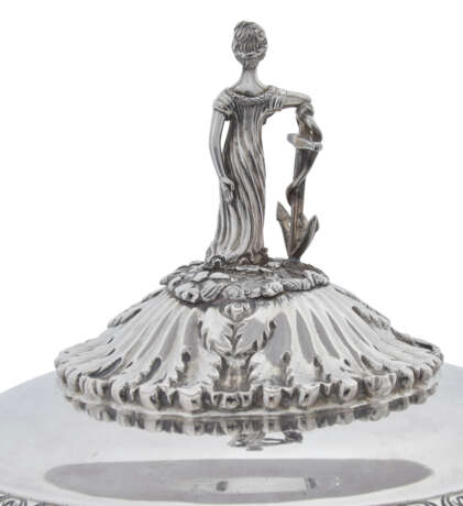 AN INDIAN COLONIAL SILVER CUP AND COVER - photo 4