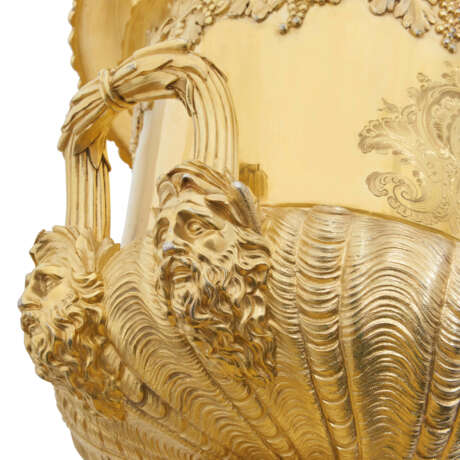  A PAIR OF GEORGE IV SILVER-GILT WINE COOLERS, COLLARS AND LINERS - photo 4