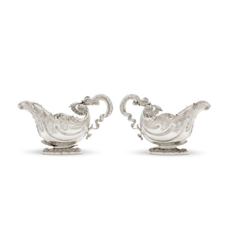 A PAIR OF GEORGE IV SILVER SAUCEBOATS - Foto 1