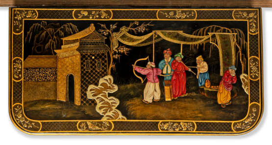 A LATE REGENCY JAPANNED TOLE AND PENWORK SIDE CABINET - фото 2