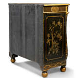 A LATE REGENCY JAPANNED TOLE AND PENWORK SIDE CABINET - photo 4