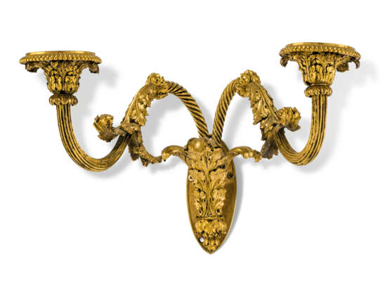 A PAIR OF LOUIS XVI ORMOLU TWO-BRANCH WALL-LIGHTS - Foto 3