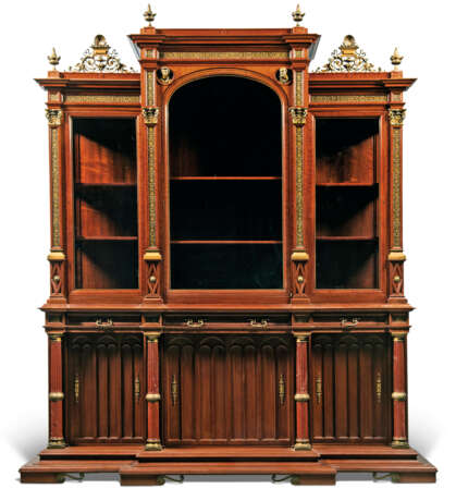A LARGE FRENCH ORMOLU AND MARBLE-MOUNTED MAHOGANY BOOKCASE - Foto 1