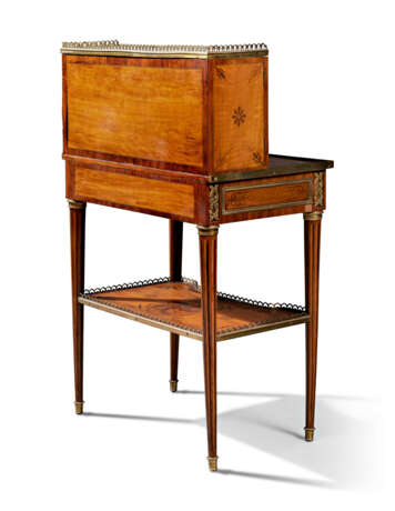 A LOUIS XVI ORMOLU-MOUNTED BOIS CITRONNIER, SATINWOOD, TULIPWOOD AND AMARANTH-INLAID BONHEUR DU JOUR - Foto 5