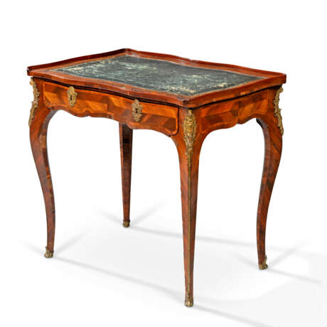 A LOUIS XV ORMOLU-MOUNTED ROSEWOOD, TULIPWOOD AND BOIS SATINE TABLE A ECRIRE - photo 1