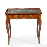 A LOUIS XV ORMOLU-MOUNTED ROSEWOOD, TULIPWOOD AND BOIS SATINE TABLE A ECRIRE - photo 2