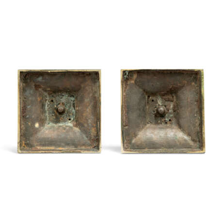 A PAIR OF RUSSIAN EMPIRE ORMOLU-MONTED PATINATED-BRONZE CANDLESTICKS - фото 6