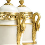 A PAIR OF CONSULAT ORMOLU-MOUNTED WHITE MARBLE VASES AND COVERS - photo 3