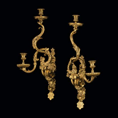 A SET OF EIGHT FRENCH ORMOLU WALL LIGHTS - Foto 2