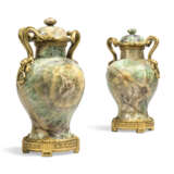 A PAIR OF FRENCH GREEN FLUORSPAR VASES AND COVERS - фото 1