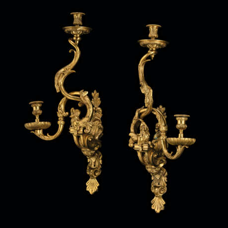 A SET OF EIGHT FRENCH ORMOLU WALL LIGHTS - Foto 3