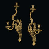 A SET OF EIGHT FRENCH ORMOLU WALL LIGHTS - Foto 3