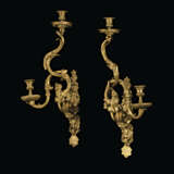 A SET OF EIGHT FRENCH ORMOLU WALL LIGHTS - Foto 4