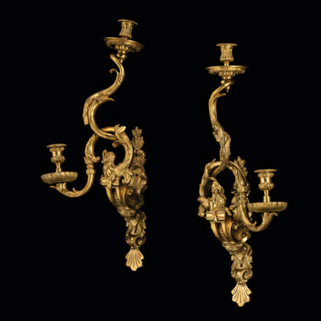 A SET OF EIGHT FRENCH ORMOLU WALL LIGHTS - Foto 5
