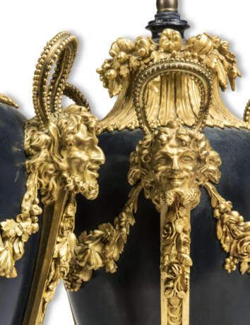 A PAIR OF FRENCH ORMOLU-MOUNTED, PATINATED BRONZE AND EGYPTIAN PORPHYRY LAMPS - photo 2