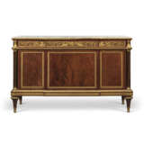 A LOUIS XVI STYLE ORMOLU MOUNTED MAHOGANY AND VEINED WHITE MARBLE TOP COMMODE - фото 1