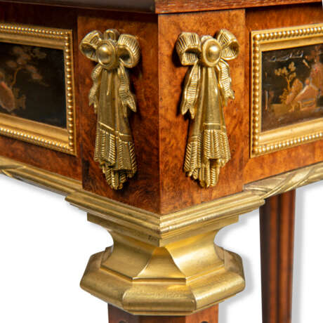 A FRENCH ORMOLU-MOUNTED AMBOYNA AND JAPANESE LACQUER OCCASIONAL TABLE - photo 4
