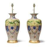 A PAIR OF CHINESE PORCELAIN VASES - photo 2