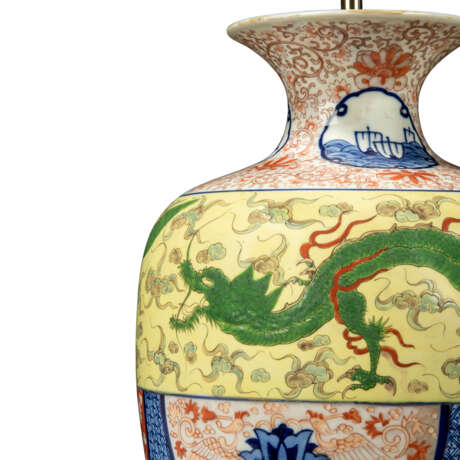 A PAIR OF CHINESE PORCELAIN VASES - Foto 3