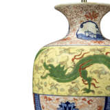A PAIR OF CHINESE PORCELAIN VASES - фото 3