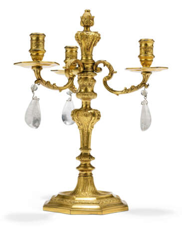 A PAIR OF FRENCH ORMOLU AND ROCK-CRYSTAL THREE-LIGHT CANDELABRA - фото 2