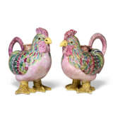 A PAIR OF CHINESE EXPORT PORCELAIN FAMILLE ROSE COCKEREL EWERS - photo 1