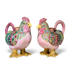 A PAIR OF CHINESE EXPORT PORCELAIN FAMILLE ROSE COCKEREL EWERS