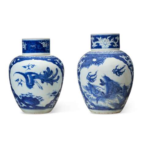 TWO CHINESE EXPORT PORCELAIN BLUE AND WHITE 'HATCHER CARGO' GINGER JARS AND COVERS - Foto 2