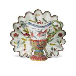 A EUROPEAN PAINTED CHINESE EXPORT ENAMEL EWER AND BASIN