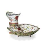 A EUROPEAN PAINTED CHINESE EXPORT ENAMEL EWER AND BASIN - фото 3