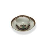 A CHINESE EXPORT PORCELAIN ARMORIAL 'MISTAKE' TEABOWL AND SAUCER - фото 2