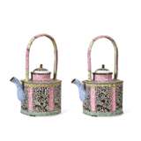 A PAIR OF CHINESE EXPORT 'CANTON ENAMEL' HEXAFOIL TEAPOTS AND COVERS - фото 3